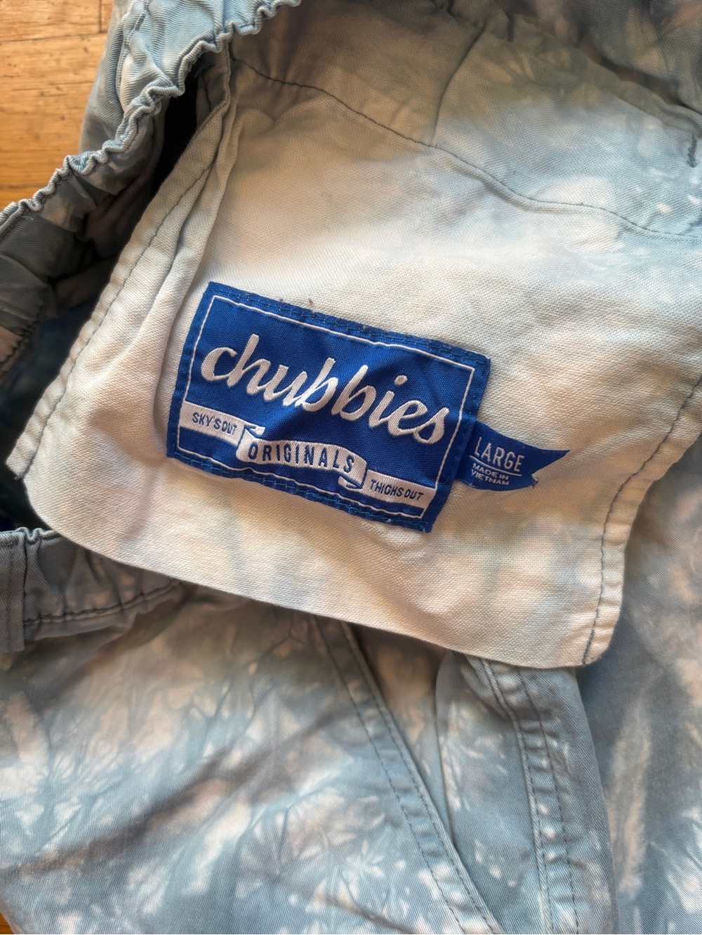 Chubbies The Excursions Men’s Shorts Blue Tie Dye Elastic large 5.5” inseam - Picture 3 of 4